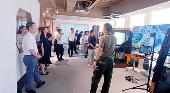 工程机械数字化水平评估标准启动会在石家庄召开-北斗天枢精创有限公司(图8)