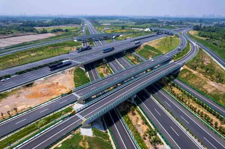 高速公路智能化建造革新 促交通强国建设提速-辰飞雨天枢精创(图1)