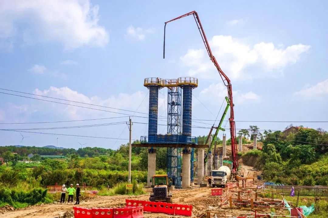 随信高速跨省通道建设提速，助推中部崛起与生态经济带发展-辰飞雨天枢精创(图1)